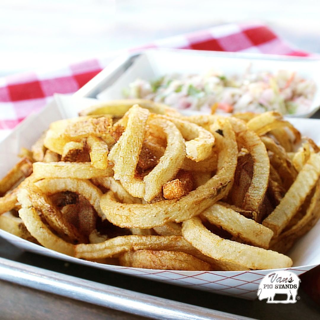 VansPigStands's tweet photo. Classic fries, crinkle-cut fries, waffle fries -- All fries are good fries, but we're partial to our fresh-cut curly fries ourselves! 🍟

📍 5 locations in Oklahoma
🐖 Order takeout or delivery: https://t.co/YWguUuo5wm https://t.co/xioTD5LgBL
