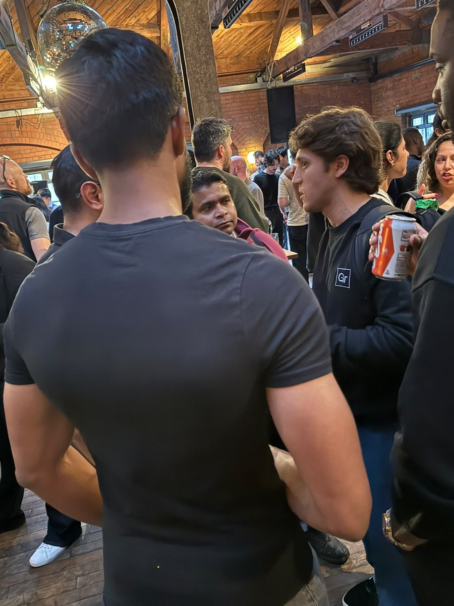frankterpo's tweet photo. Hi hi, yesterday was @cursor_ai happy hour in Shoreditch🇬🇧

Got to meet the EMEA GTM team and celebrate the Cursor London HQ launch, LFG🤌

New and familiar faces, one thing clear @cursor_ai is winning.

S/O to Rich Cullen and Jason Creane for organizing, ´twas a banger! https://t.co/44VYTbVLSl