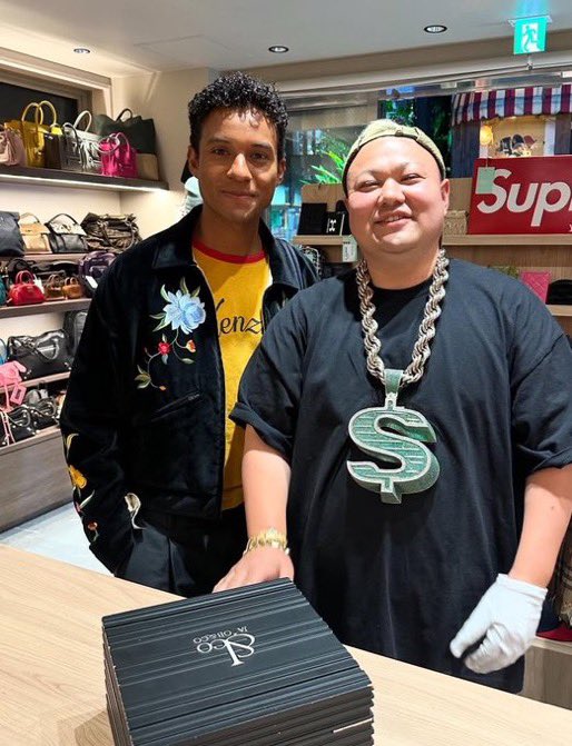 JAAFPINKS's tweet photo. MORE PHOTOS OF JAAFAR IN JAPAN https://t.co/gaqUnNlCWH