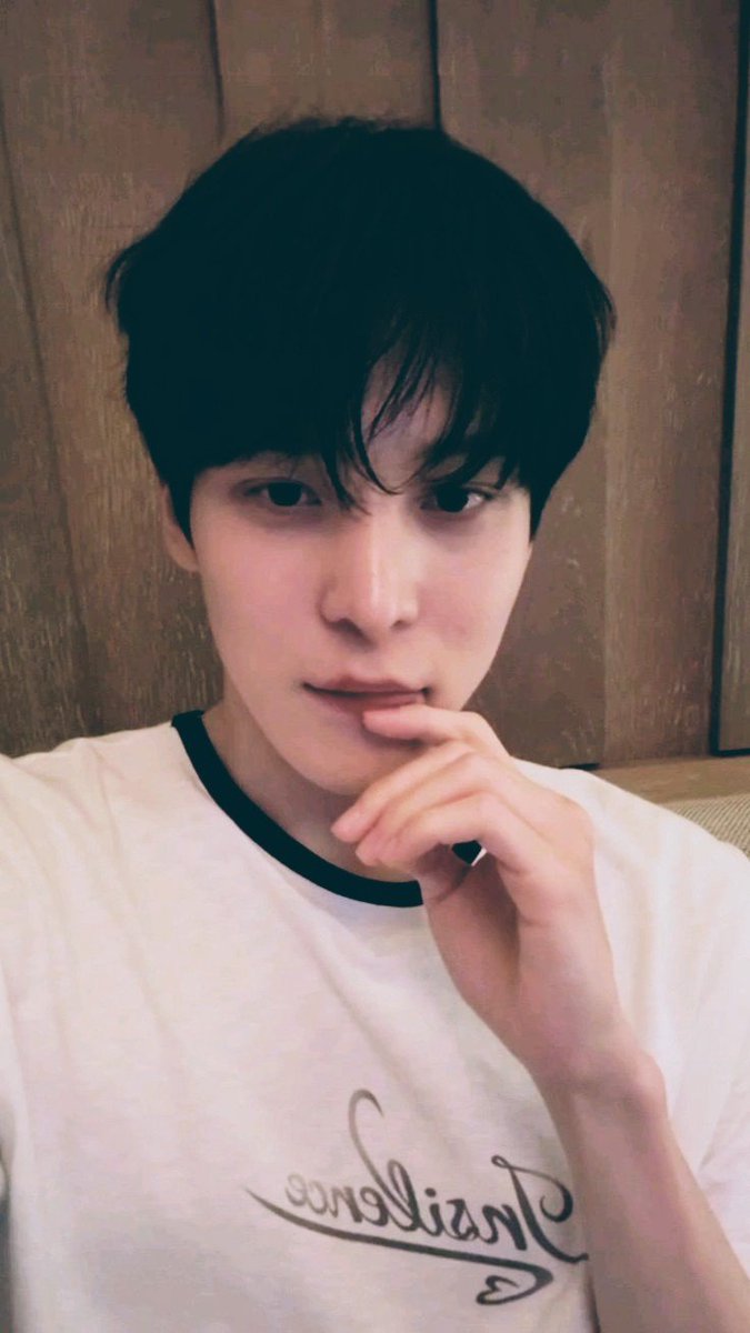 softpupyun's tweet photo. puppy showing off https://t.co/MsooPxmSCC