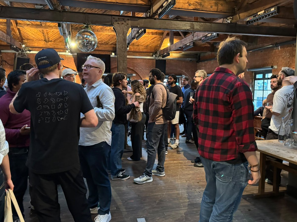 frankterpo's tweet photo. Hi hi, yesterday was @cursor_ai happy hour in Shoreditch🇬🇧

Got to meet the EMEA GTM team and celebrate the Cursor London HQ launch, LFG🤌

New and familiar faces, one thing clear @cursor_ai is winning.

S/O to Rich Cullen and Jason Creane for organizing, ´twas a banger! https://t.co/44VYTbVLSl