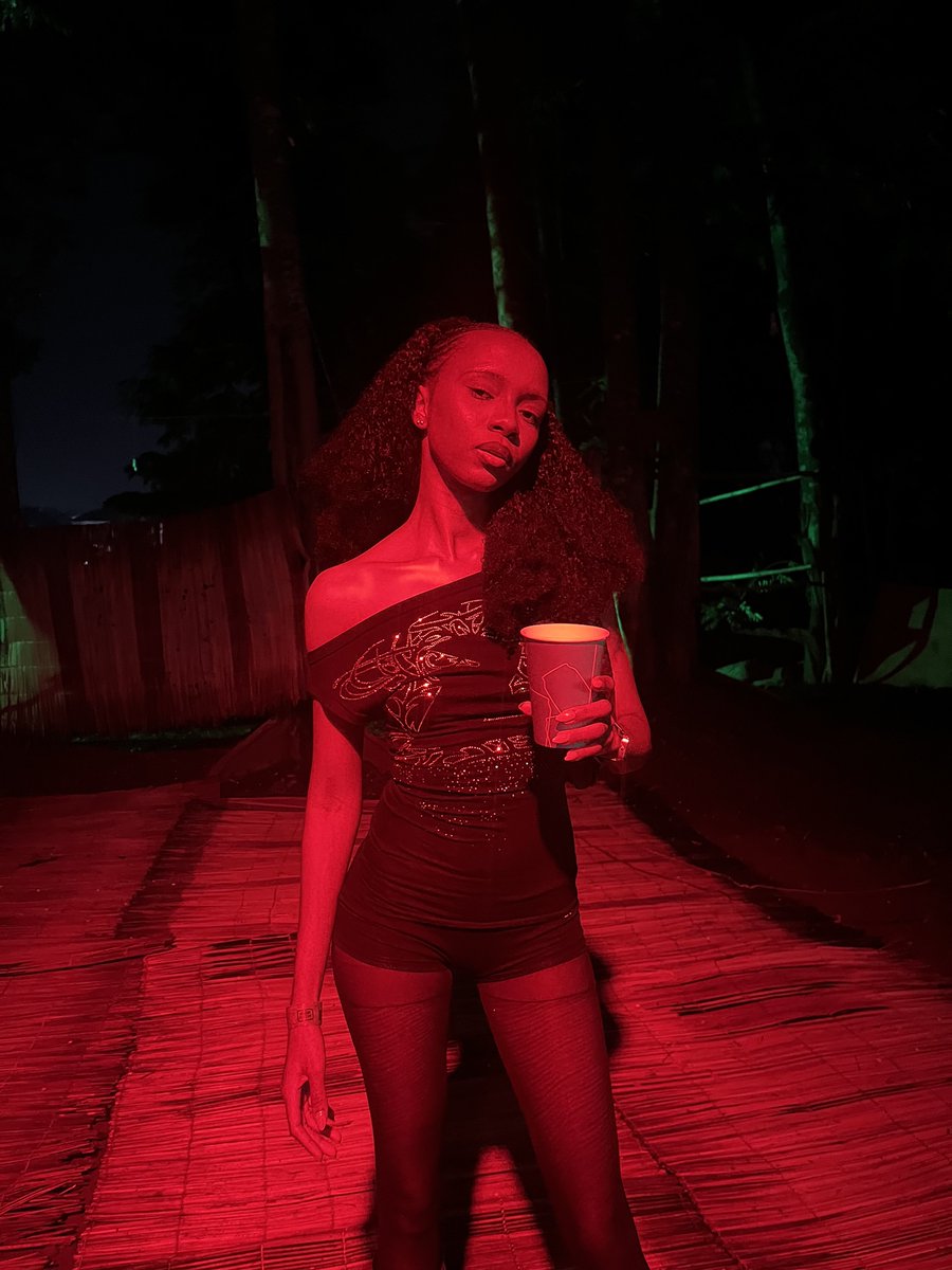 ebehiremee's tweet photo. red. https://t.co/Uhx4q8ceC9