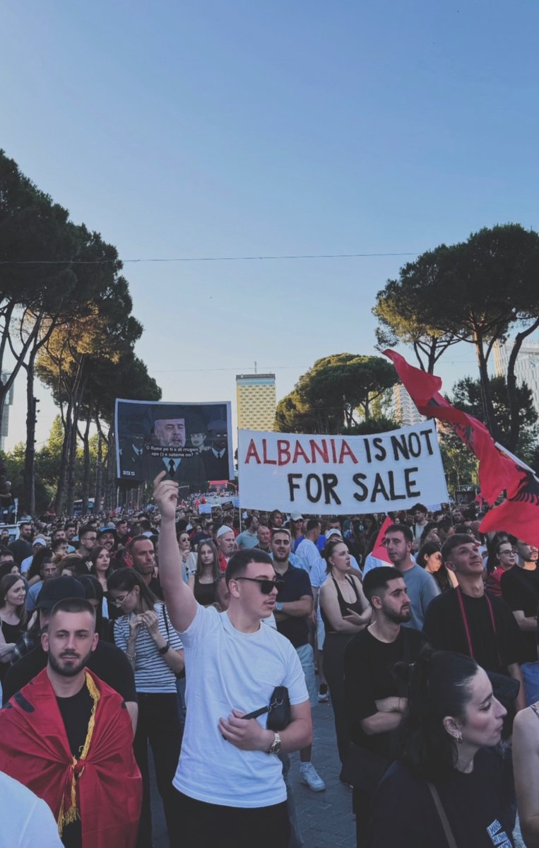 Tirana_Report's tweet photo. UPDATE 🚨Tirana protests swell as Special Prosecution exposes political, economic &amp; criminal networks spanning #Albania-US in the Zvërnec project. Citizens renewed demands for both PM Rama &amp; opposition leader Berisha to step down. A nationwide protest has been called for tomorrow https://t.co/mMdpA4Wna3