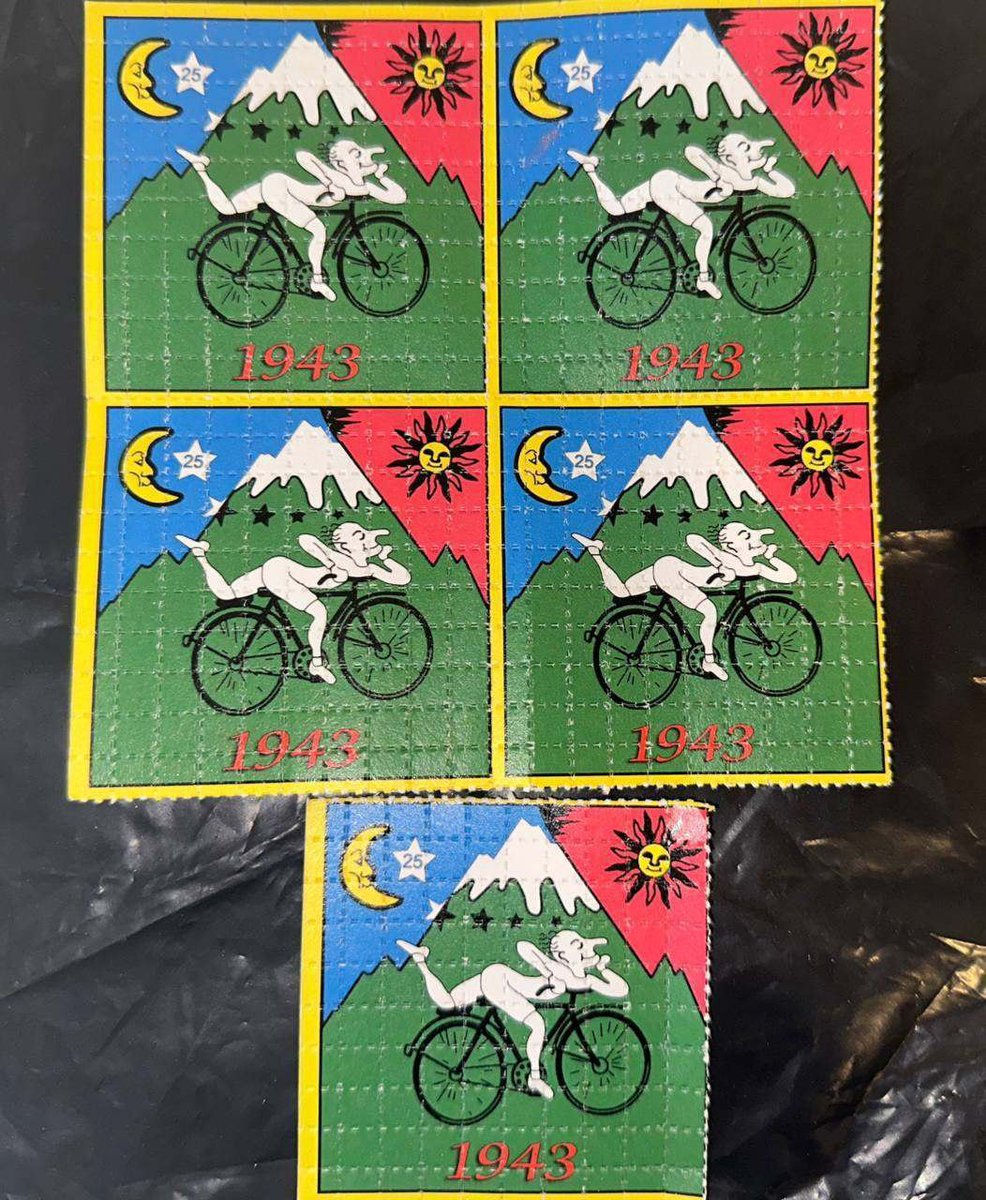 DBeckinford's tweet photo. @BlueJays @TD_Canada Get your cool stuff and enjoy the game #Lsd #Lsdtwt #Drug #Drugtwt #Drugs #Drugstwt 

Website: https://t.co/hrrzHmBs4F https://t.co/J9W4hySnOS