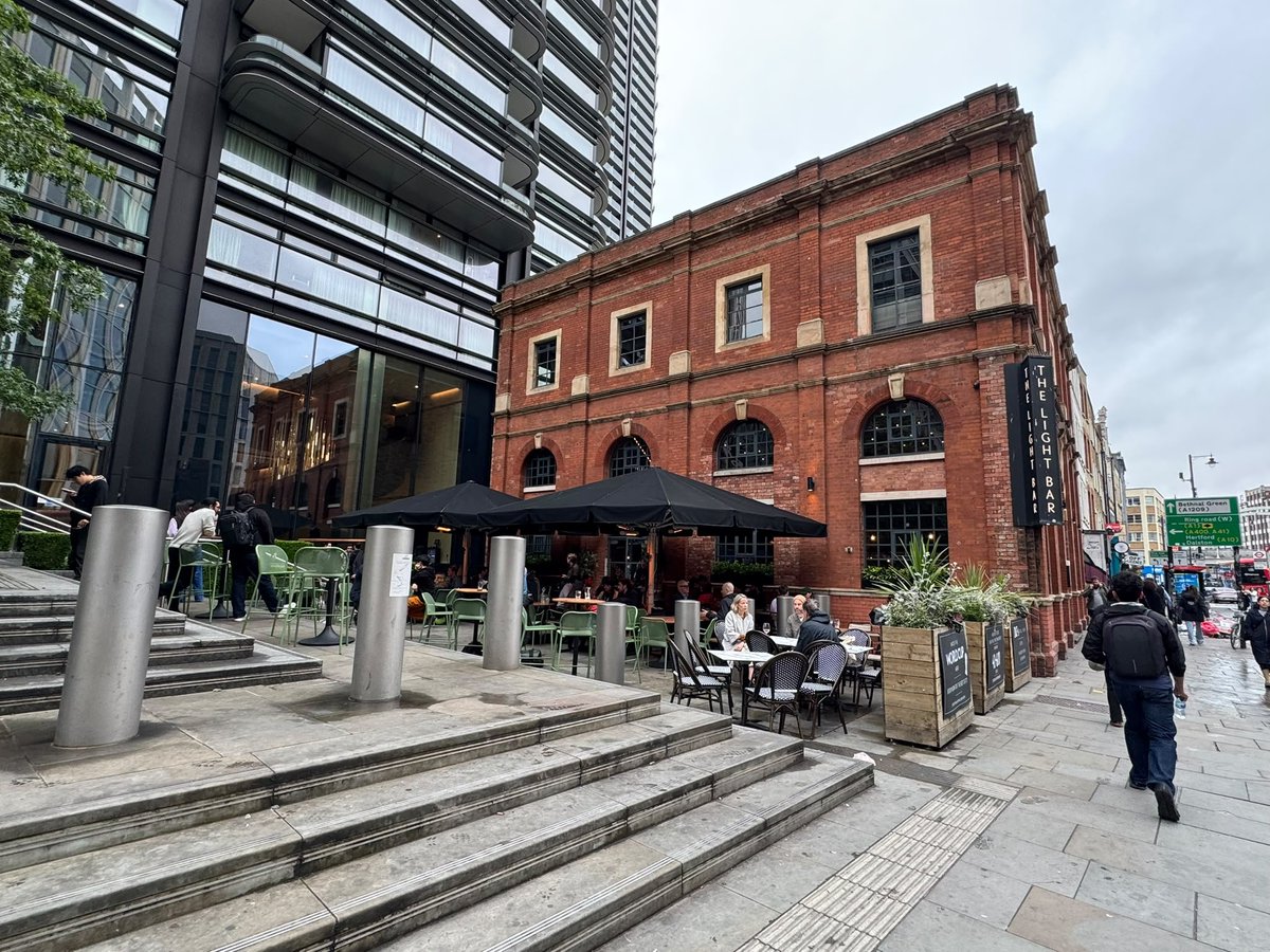frankterpo's tweet photo. Hi hi, yesterday was @cursor_ai happy hour in Shoreditch🇬🇧

Got to meet the EMEA GTM team and celebrate the Cursor London HQ launch, LFG🤌

New and familiar faces, one thing clear @cursor_ai is winning.

S/O to Rich Cullen and Jason Creane for organizing, ´twas a banger! https://t.co/44VYTbVLSl
