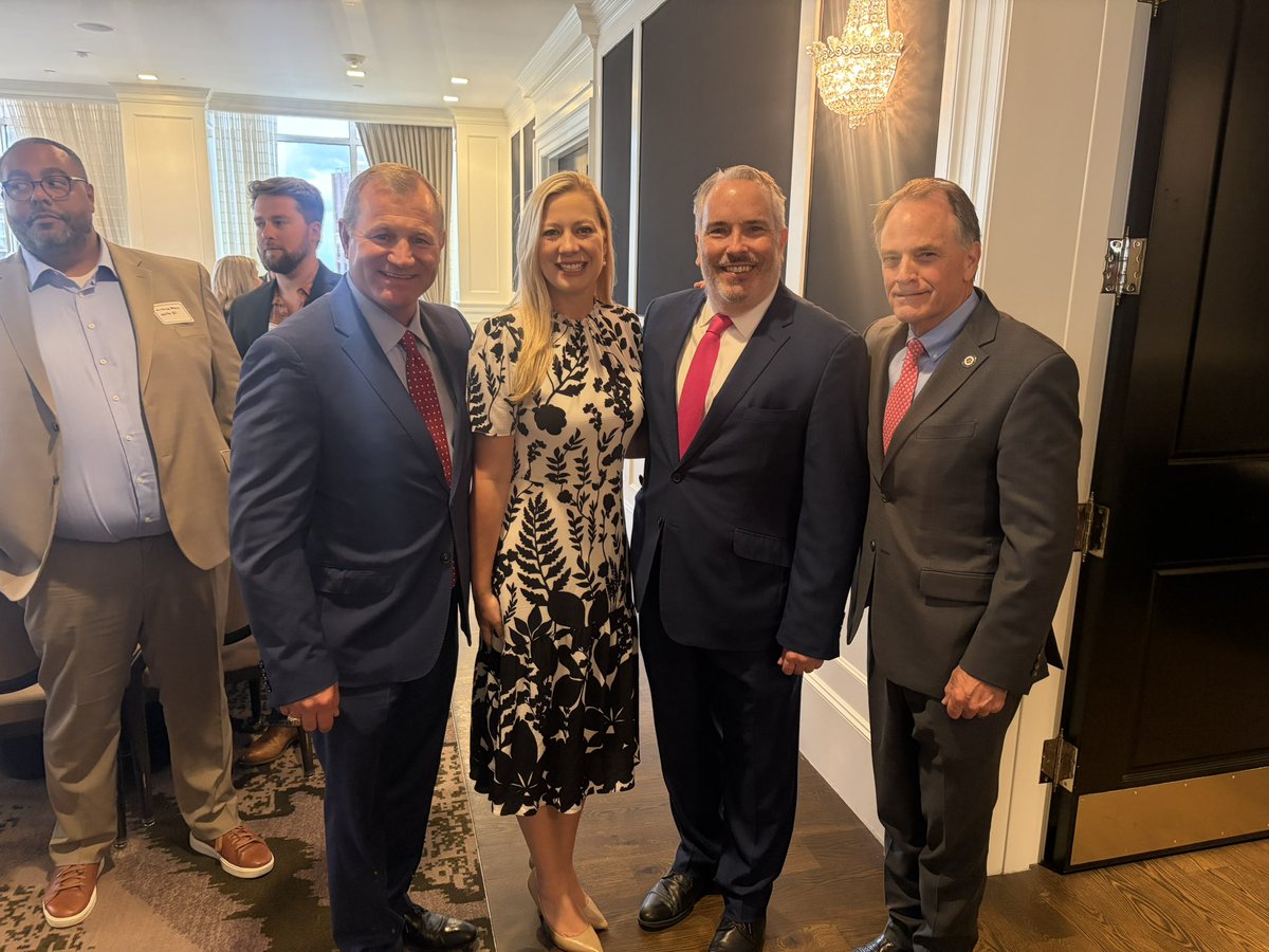 jhartsteinmann's tweet photo. Great luncheon today with the Petroleum Club of Houston and @SecScottBessent. 

Thank you, Jason Fuller, for the invite. Always great getting to visit with my Houston colleagues @JonBonck @TreverNehls and @SteveTothTX! https://t.co/ZBtmfVRhel