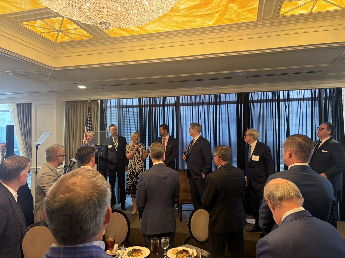 jhartsteinmann's tweet photo. Great luncheon today with the Petroleum Club of Houston and @SecScottBessent. 

Thank you, Jason Fuller, for the invite. Always great getting to visit with my Houston colleagues @JonBonck @TreverNehls and @SteveTothTX! https://t.co/ZBtmfVRhel