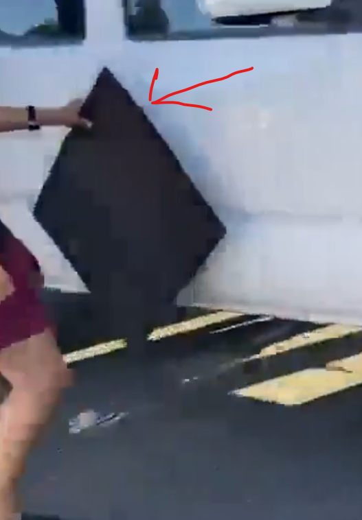 lyleoz's tweet photo. @LoneRasta143 @MbarkCherguia Hand on door handle, it's obvious unless you intentionally don't want to acknowledge it https://t.co/mSS5zz3jpz