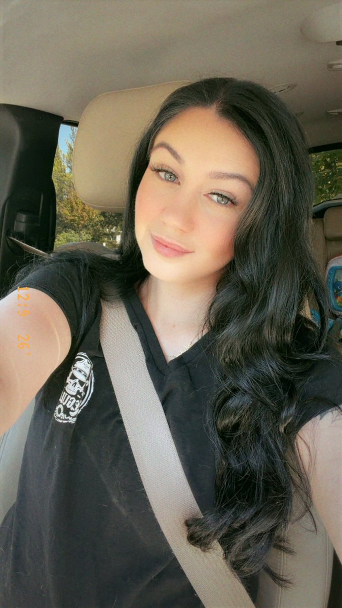 ssuplil's tweet photo. me and my favorite color https://t.co/KCRBNXzXMj