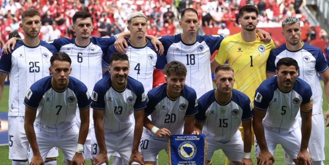 ESnomanu's tweet photo. “Hay que aceptar la inmigración, los inmigrantes mejoran los países”

La selección de Bosnia: https://t.co/Va3ylNMfKv