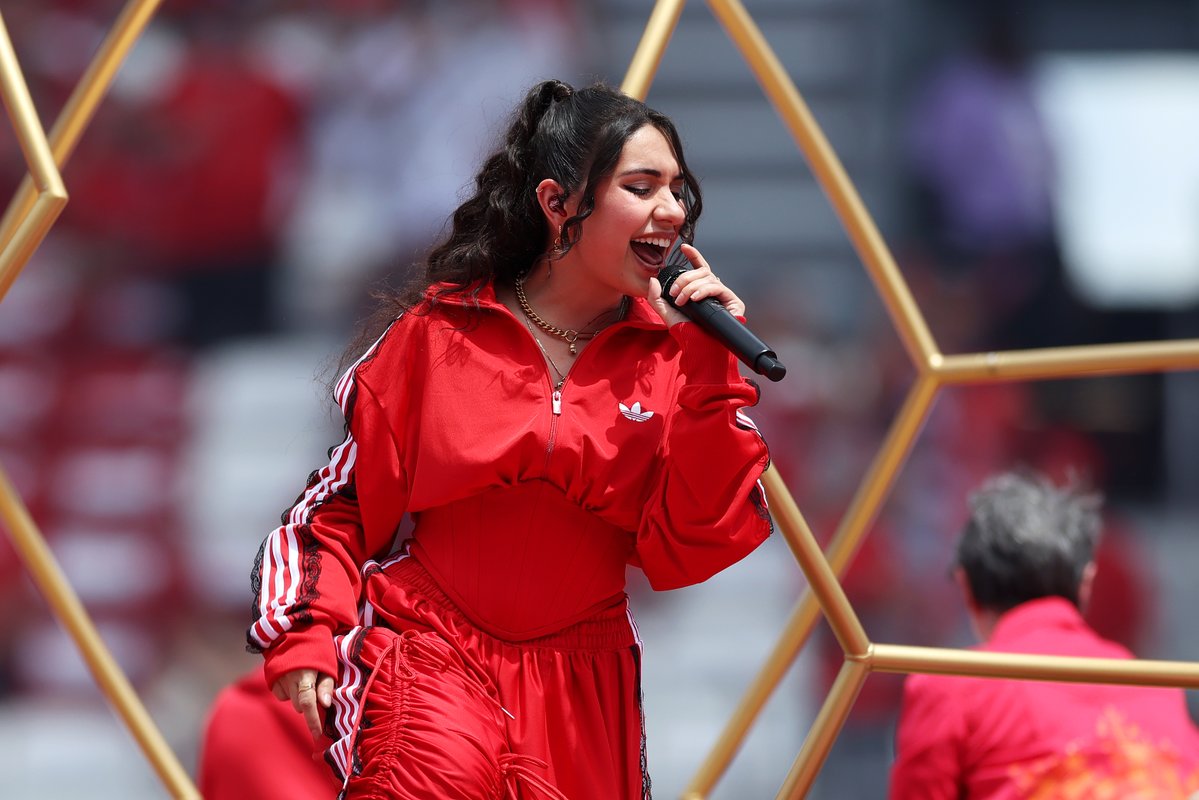 tsmnoticias's tweet photo. #Mundial2026 ⚽🏆🎖️🏟️
¡Una ceremonia de apertura especial en #Toronto, mientras #Canadá, alberga su primer partido de la FIFA World Cup! 👏🇨🇦

La puesta en escena destaca la riqueza cultural de Canadá, integrando elementos indígenas, música local y la belleza de su naturaleza, todo bajo una visión global e inclusiva.