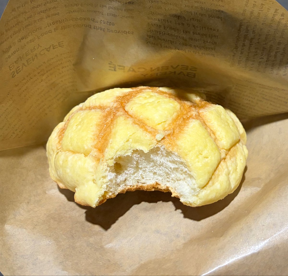 02_lsfp's tweet photo. メロンパン好きじゃないのに美味しそうに見えて買ったけど
やっぱり好きくなかった( ´ . ¸ . ) https://t.co/pN9xQASiwn