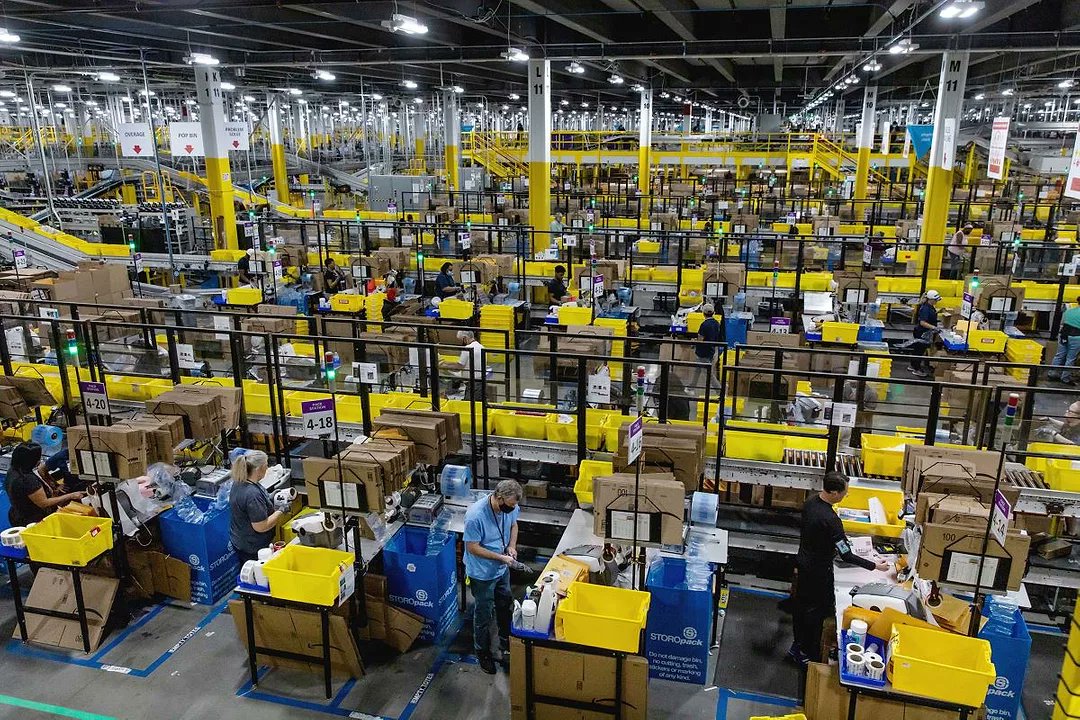 ThatDubiousCat's tweet photo. @alexthechick When people complain about "wealth hoarders" I want to ask them, "What parts of an Amazon automated warehouse would help with healthcare?" or "How would a SpaceX rocket be useful for feeding people?"

Those things are only valuable in the contexts Bezos and Musk created. https://t.co/Hd42PMVkxu