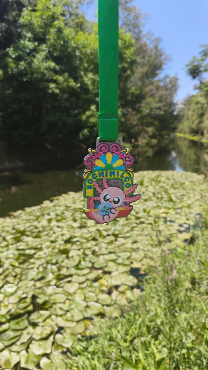 EnDondeCorrer's tweet photo. 🌳🍃Está será tu playera en Xochimilco 5k 2026🏃‍♀️🏃‍♂️

Ven con los amigos & familia a disfrutar de 5 kilómetros llenos de naturaleza y vive uno de los amaneceres más bellos al sur de la ciudad.🌅

Un circuito rodeado de canales, chinampas llenas de flores, trajineras coloridas y un amanecer espectacular en el corazón de Xochimilco 🌊✨

El domingo 28 de junio de 2026 te esperamos en el Parque Ecológico Xochimilco para una mañana inolvidable llena de naturaleza, aire puro y buena vibra.

🏃‍♀️ 5K Carrera → 7:10 am
🚶‍♂️ 5K Caminata → 7:15 am
👦👧 Infantiles 100m y 200m

¡Perfecto para toda la familia! Todos reciben medalla espectacular + playera conmemorativa. Los primeros lugares se llevan trofeos 🏆

Inscripciones desde $500 MXN. ¡Las ediciones anteriores se agotaron rápido!

¿Listo para reconectarte con la naturaleza mientras corres?

👉 Inscríbete aquí: https://t.co/mghAMd2Bex

¡Te esperamos en Xochimilco! 💚

#running #correr #run #runner #corredor #runnersofinstagram #instarunners #runners #runnerscommunity #runnerslife #runningmotivation #runhappy #morningrun #maraton #carreras #5k #10k #mediomaraton #atletismo #trailrunning #trailrunners #corredores #runningmexico #correrEnMexico #igrunners #worldrunners #quierorun #soycorredora #runmx