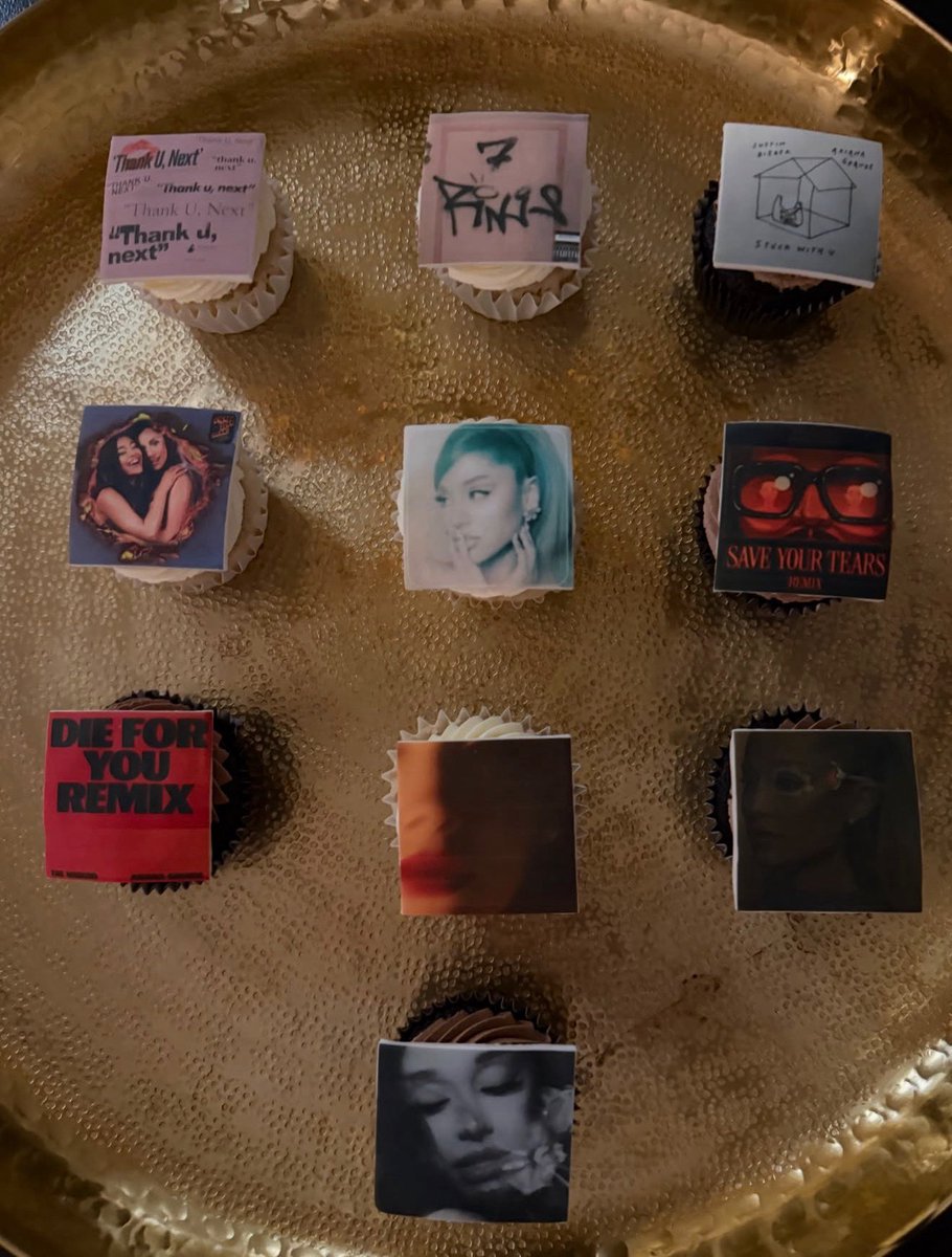 esontour's tweet photo. custom cupcakes made by Ariana’s team for her 10th #1 song ‘hate that i made you love me’ ♡ 

maddy.mcewen via Instagram https://t.co/608ipxe3pu