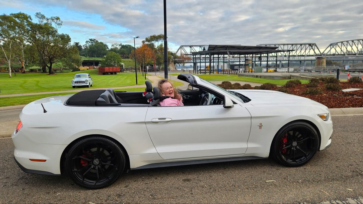 raylene_giles's tweet photo. I love my car https://t.co/Vr2pHNUxOn