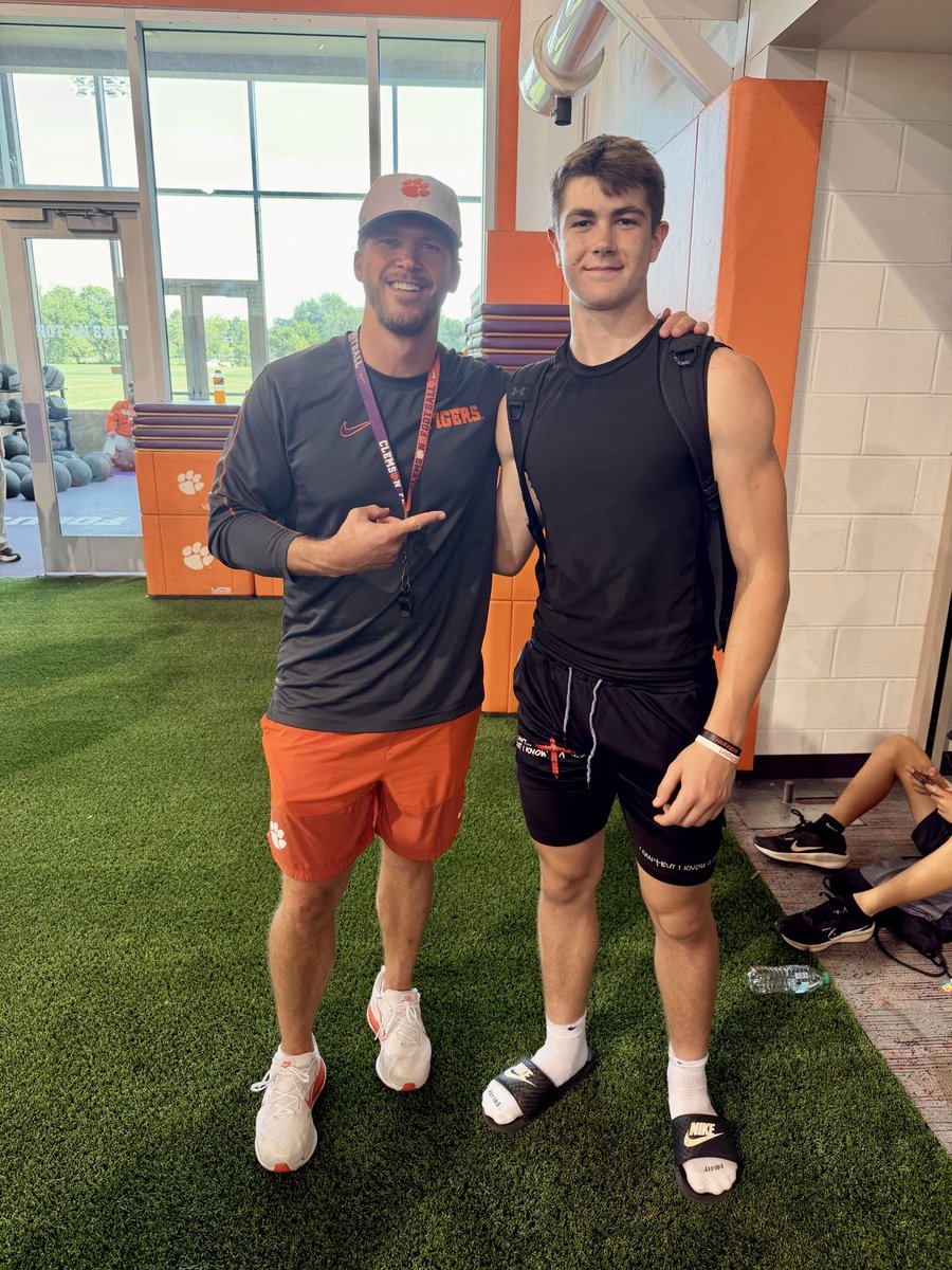 SniderMas17's tweet photo. Had a great time in @ClemsonFB! Thank you to @Coach_Grisham for all you time and energy! https://t.co/munbHSGy5p