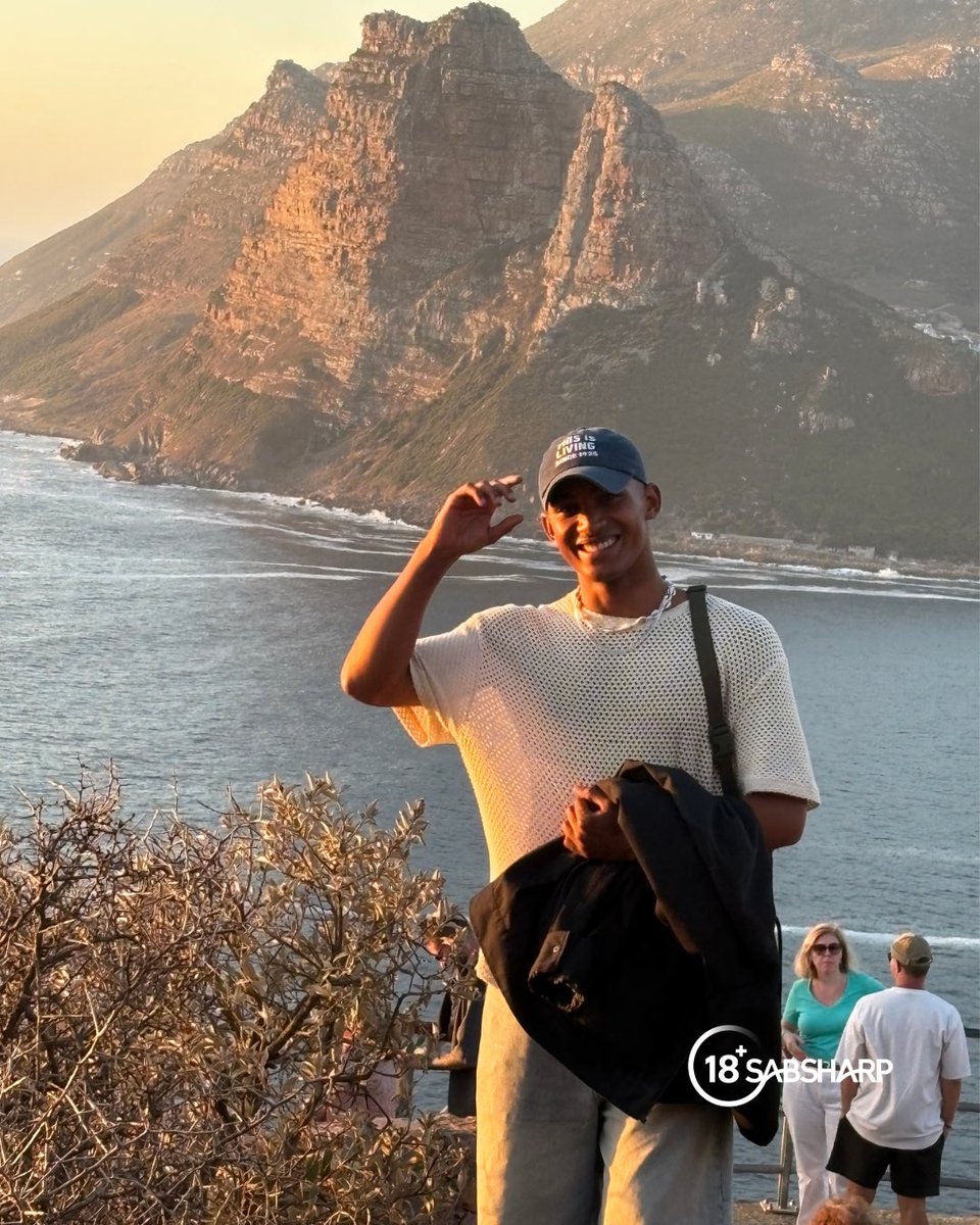 Wade73486719's tweet photo. The best escape, with the ultimate backdrop of Table Mountain.❤️✨

#thisisliving #ad https://t.co/73HGRNUsv8