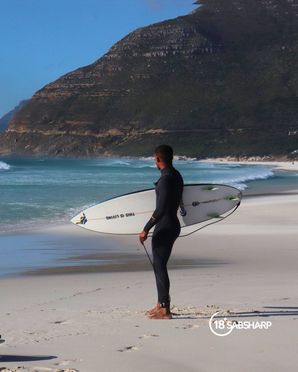 Wade73486719's tweet photo. The best escape, with the ultimate backdrop of Table Mountain.❤️✨

#thisisliving #ad https://t.co/73HGRNUsv8