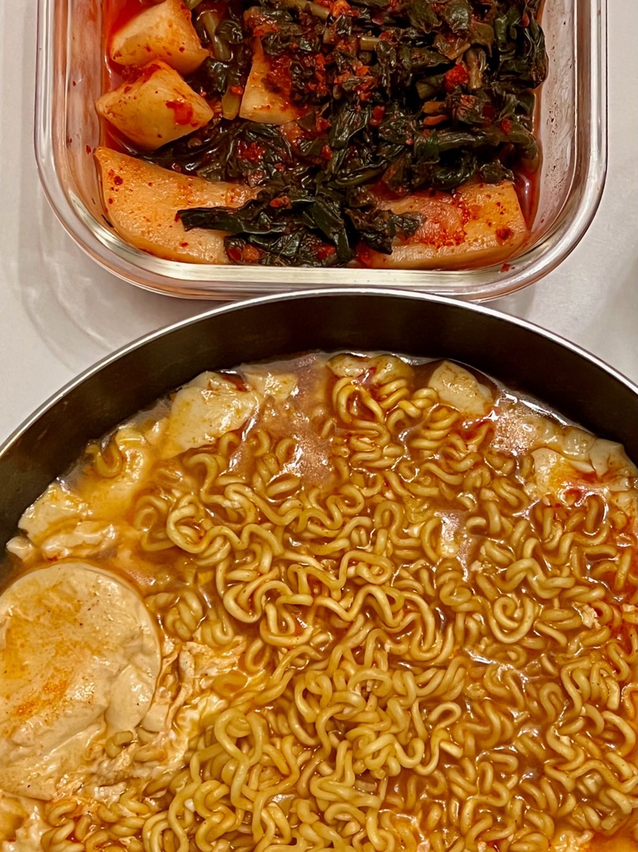 VictoriaOBrien5's tweet photo. From cooking instant noodles every night to making cozy home-cooked meals 3x a week—small changes make big daily vibes! ， https://t.co/hf52dORTgR