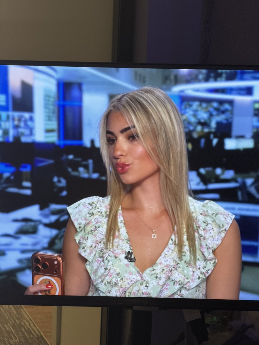Debra Lea tweet media