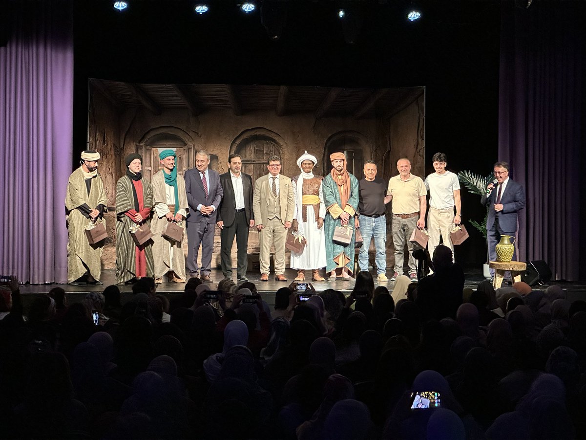 farukg_'s tweet photo. Öğrencilerimizle beraber Hessen Eyalet Birliğinin düzenlediği “Asr-ı Saadet’in Parlayan Yıldızları” Tiyatrosuna katılım sağladık.

Çok duygulu geçen tiyatroyu tertip eden Eyalet Birliği yetkililerine, Din Hiz. Ataşeliğimize teşekkür ederiz.

#ditib #tiyatro #almanya #sahabe https://t.co/kuAWkCLI75