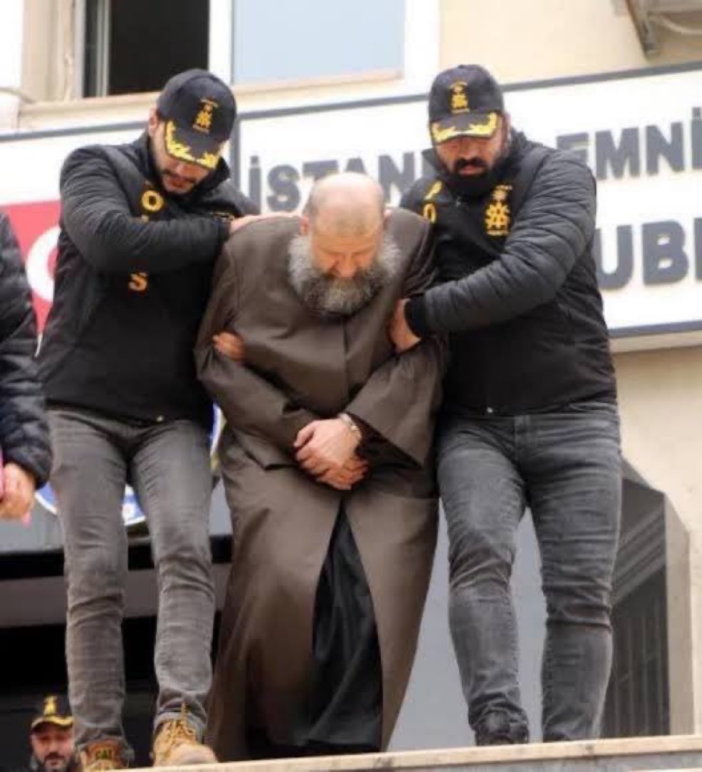 Sedatsl12's tweet photo. Yusuf Ziya Hocaya yapılanlar İslami kimliğinden dolayı yapılıyor. 
Bütün İslami camialar bu zulme karşı tek ses olmalı ki sarı öküz meselesine dönmesin.
#YusufZiyaHocayaAdalet https://t.co/otO78dWTfs