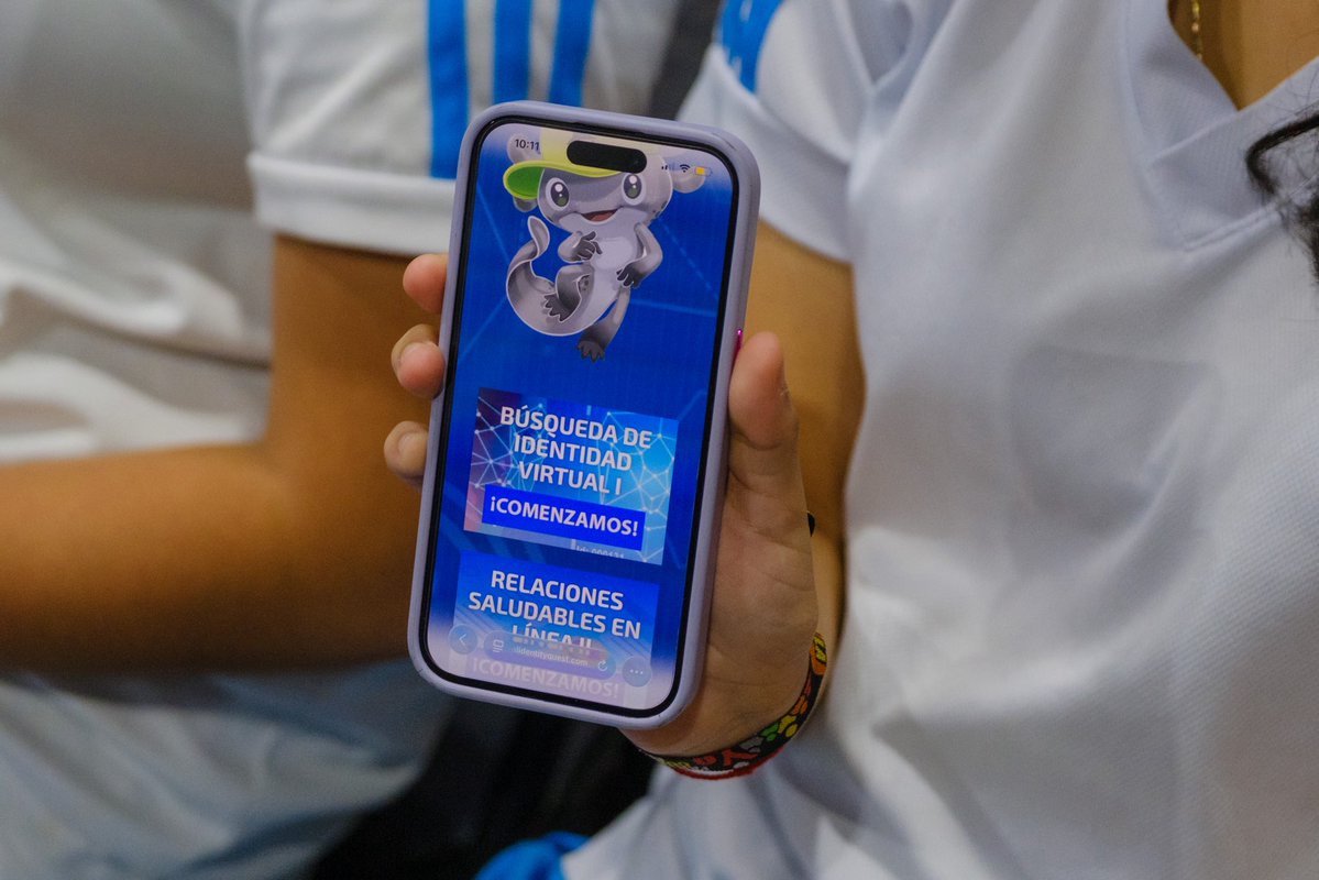 MaraLezama's tweet photo. 🌐 En #QuintanaRoo damos un paso más para proteger a nuestras niñas, niños y adolescentes en el mundo digital. 📲 Presentamos la aplicación “En búsqueda de tu identidad virtual”, una herramienta que ayuda a prevenir la trata de personas y la explotación sexual comercial mediante el uso responsable de internet, redes sociales y videojuegos.

Gracias al trabajo en equipo entre gobierno, sociedad civil y la iniciativa privada, seguimos construyendo entornos más seguros para nuestras juventudes. Más de 74 mil estudiantes ya utilizan esta plataforma, porque nuestra prioridad es que crezcan libres, protegidos y con la oportunidad de cumplir sus sueños en un Quintana Roo más seguro para todas y todos. 

#HumanistaConCorazónFeminista