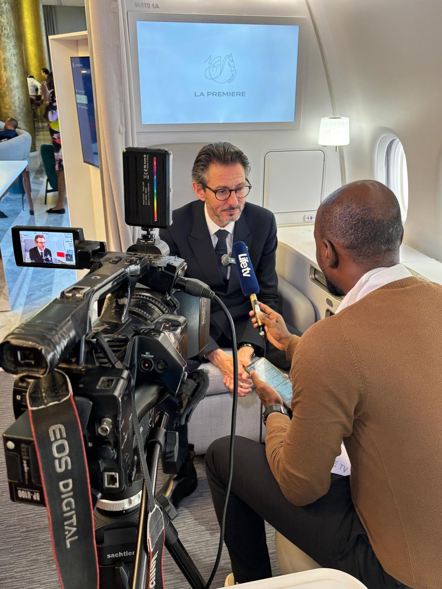 fapelous's tweet photo. Hier, nous avons présenté à Abidjan notre nouvelle cabine La Première aux clients et à la presse. Elle sera disponible vers cette destination quotidiennement dès le 22 juin prochain. https://t.co/ThWhEWa8nC