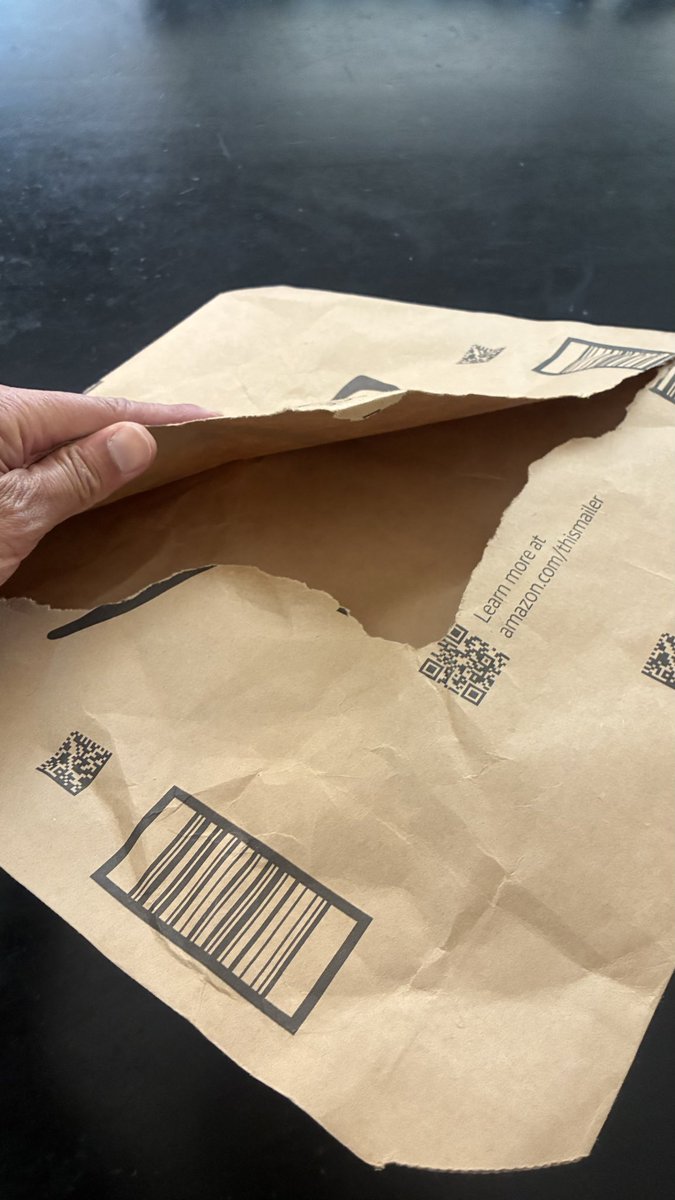 858silver's tweet photo. @AmazonHelp I just did an order replacement since the item is missing, but using a paper mailer for a bulky item isn’t a good idea! https://t.co/AWwAmhkIyc