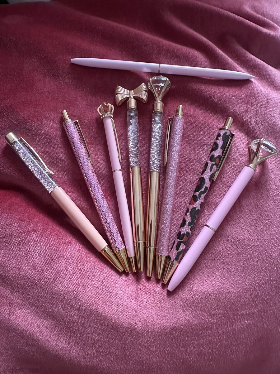 deargem's tweet photo. Today’s reason to smile……..when you’re lovely friend knows how much you love a pink sparkly pen or 9!! #PinkSparkles #PinkPrincess #Pens #MyFriendsRock #QueensBirthdayWeek xxx https://t.co/DhviNGgndw
