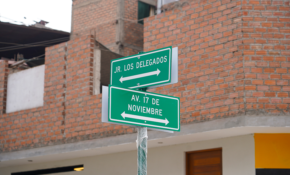 InvermetLima's tweet photo. ¡Adiós a las pistas rotas en Independencia! 👋❌

La Av. 17 de Noviembre se transforma. Actualmente, estamos renovando esta importante avenida desde la base para conductores y peatones.

¡Revisa los cambios aquí! 📸🛣️

#LaCiudadNoDescansaNosotrosTampoco #ObrasQueTransforman #MML https://t.co/nh37mwz7OC