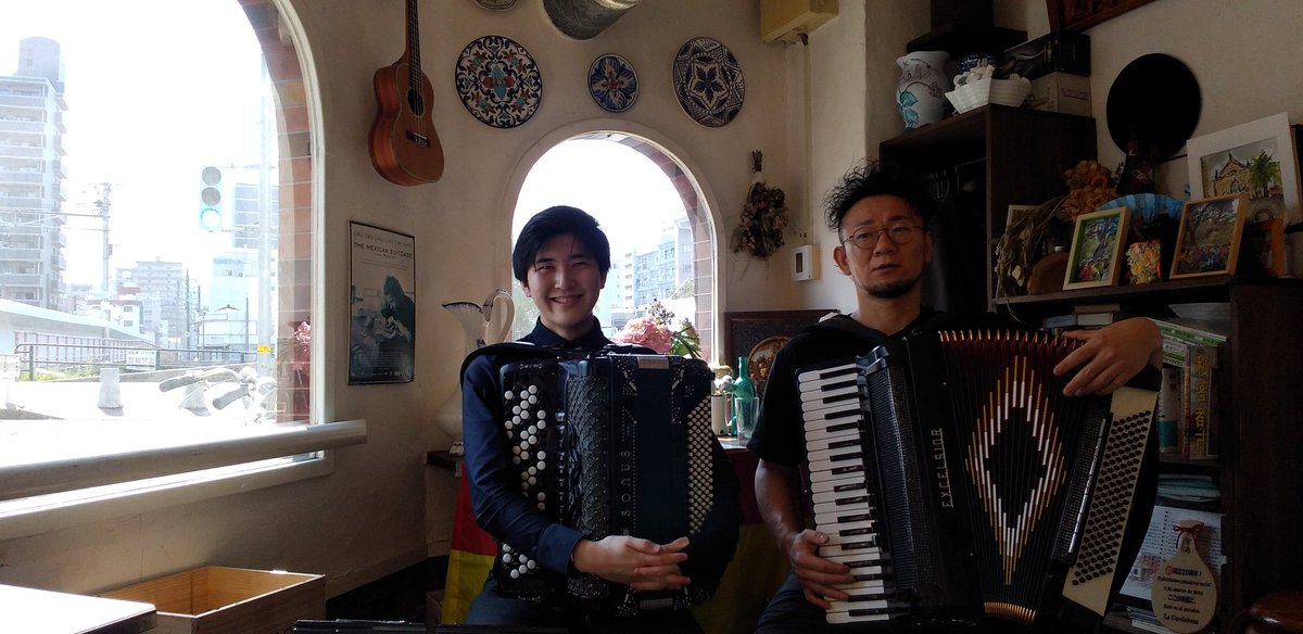 cocoon___m's tweet photo. 日付変わりましての昨昼は徳武湧生acc×都丸智栄acc DUO@ 堺町ラ･コルドベッサ
お相手変われば選曲も色々、こちらでは中々やらないナンバーだったり迫力ありしな演奏聴けたのは楽しかったし、アンコールのminor swingはレア！
と、都丸さんソロのメドレー選曲の振り幅がすごみだったよ…(久々曲嬉しぴ https://t.co/8M1UfPtyF9