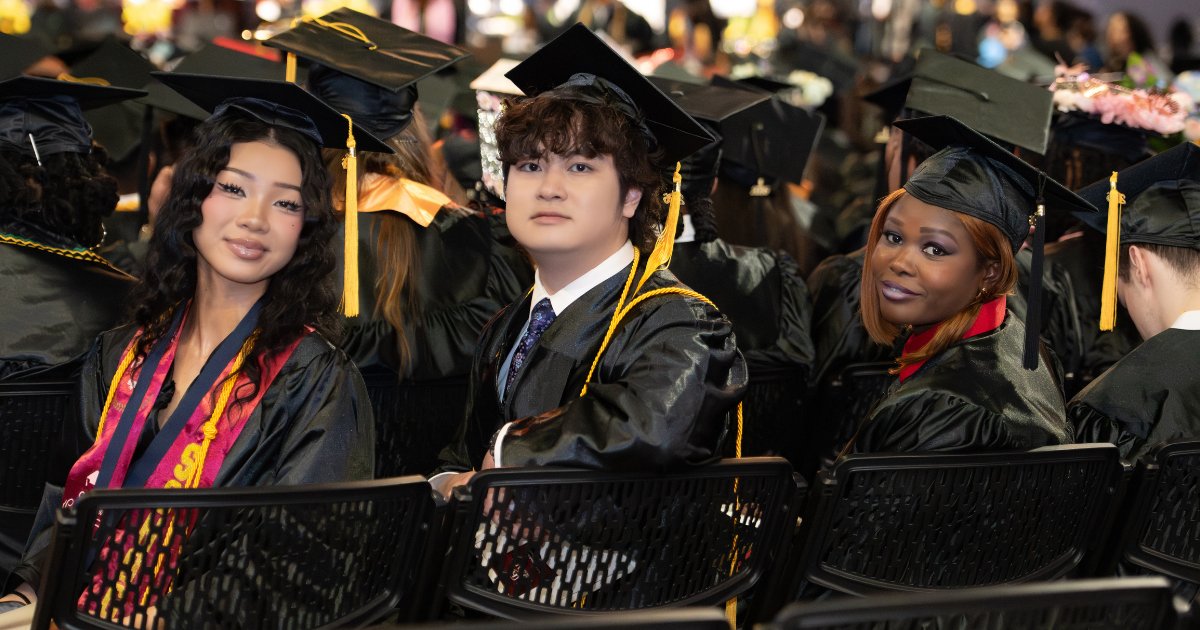 HowardCC's tweet photo. Dear #ClassOf2026! 🐉🐉🐉 

It has been exactly four weeks since #HowardCC's 55th Commencement Ceremony! #ForeverADragon #FlashbackFriday 

We miss you already! 🥰 

➡️Check out the photos: https://t.co/VZKoNbSOkL https://t.co/xRuq7qJlp8