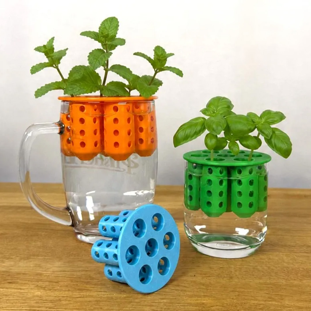 printablescom's tweet photo. Water propagation is a great way to multiply your favorite plants or herbs right at home. 🌿 Designer Fifindr came up with Hydroponic Growing Lid. This lid features built-in basket holders for plant cuttings and herbs, ensuring your plant won't slip into the water, drown, or lose its balance. It easily fits onto almost any glass jar you have at home and is available in 66, 82, and 100 mm sizes. ✨ https://t.co/4QGaHnR1mX