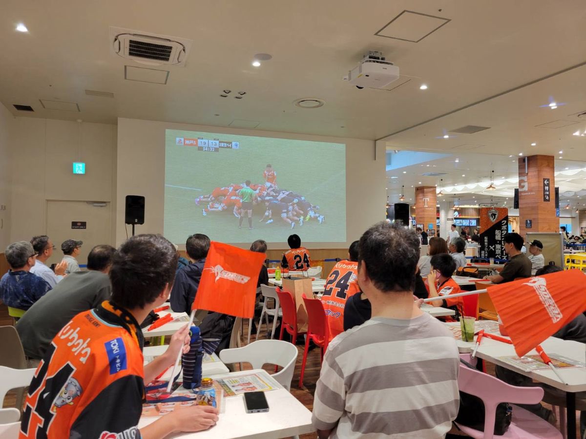 MyFunabashi's tweet photo. クボタスピアーズがラグビーリーグワン準優勝、ららぽーとTOKYO-BAYで決勝戦応援 https://t.co/46gZQgYYll #まいふな　#船橋市　#クボタスピアーズ　#ららぽーと https://t.co/h42JqYAxI6