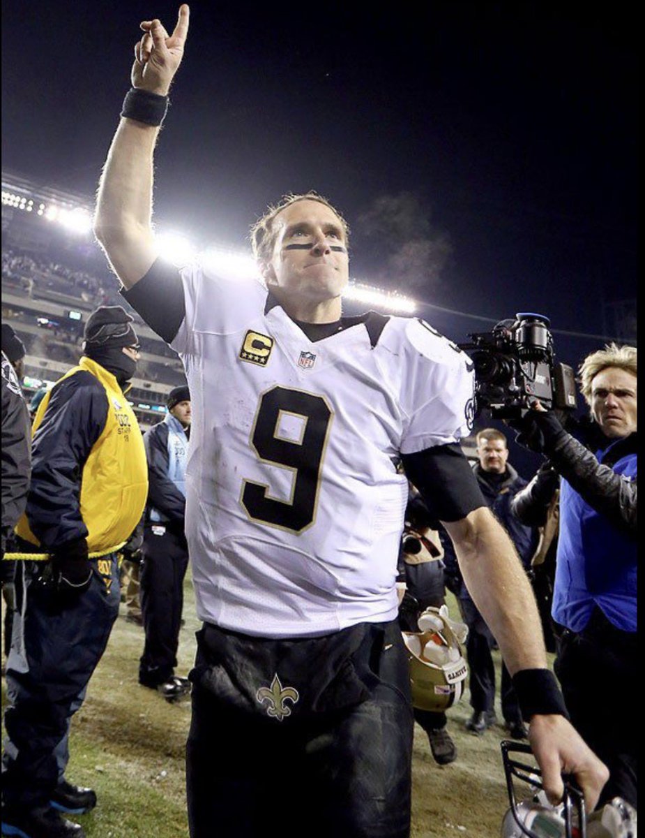 goatlave2's tweet photo. Drew Brees stats that sound fake but aren’t pt17:

From 2017-2020 Drew Brees threw for 106 touchdowns, a 72.8 completion percentage, a 110.3 passer rating, and won 75.9% of his games.

These are better per game numbers than many hall of fame QBs despite being 38-41 years old. https://t.co/TWNx7pci8O