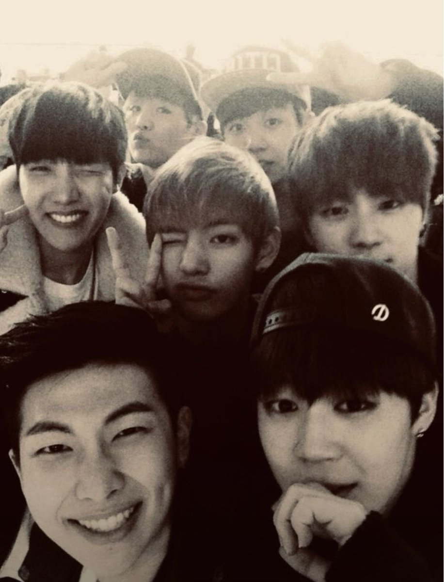 ngocc_0405's tweet photo. vậy là đã 13 năm kể từ ngày 7 chàng trai của chúng ta debut, các anh đã tạo động lực và truyền cảm hứng cho em rất nhiều. Bangtan của chúng ta siêu siêu tài giỏi và em cũng mong các anh sẽ được sống thật hạnh phúc và ngày càng rực rỡ hơn nữa 💜#BTSFESTA https://t.co/Fsa2otVajB