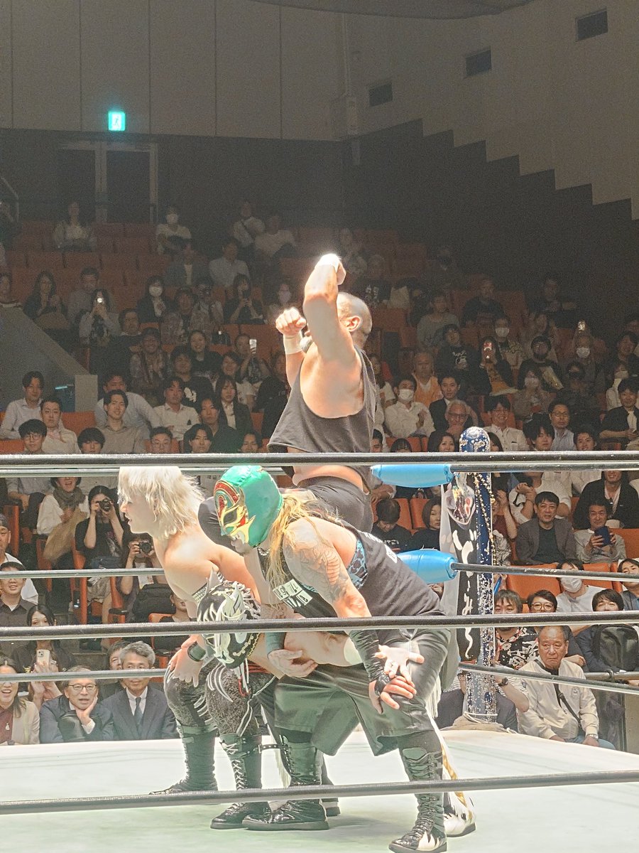 avnir9955's tweet photo. 夜は
#みちのくプロレス
念願の念願の後楽園ホール🛸
あー！！もっと行きたい！

ゲスト選手いっぱい！
豪華な大会でした
特にメインの盛り上がりが素晴らしくて
最高に楽しかったあ

最近鳴り物いっぱいでメキシカンな雰囲気がたまらない
変わらないものあり、新しいものあり

今も昔もみちプロ大好き https://t.co/fVPTI88xYl