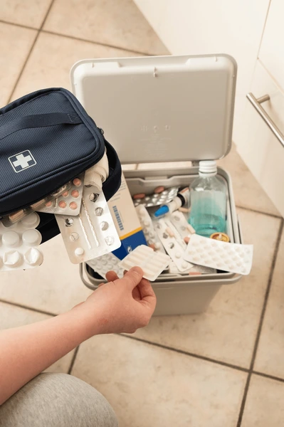 josevidar's tweet photo. COSAS QUE DEBES ELIMINAR DE TU HOGAR PORQUE ATRAE ENERGÍAS NEGATIVAS

(Revisa y elimínalas de inmediato)

1. Medicinas caducadas https://t.co/ZjmElziS88