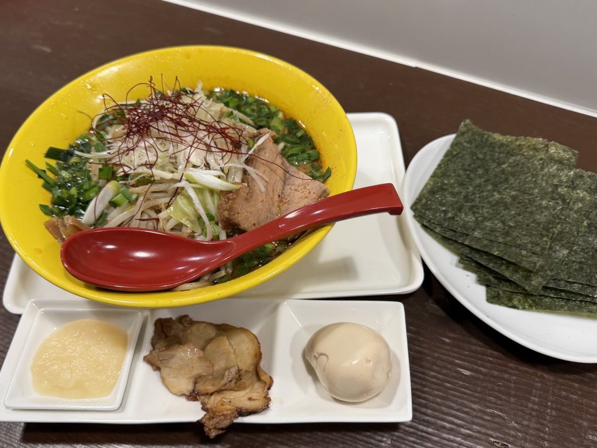 K928Nob's tweet photo. #3SO #町田市

辛3SOニラニラごま油🍜
  (＋TP／TS → L)
麻辣 &amp; チーズごはん

旨辛な味噌スープに ニラとごま油の香り旨味が ぎゅっと詰まった ネーミングが 何とも可愛い ニラニラごま油
☔️梅雨ダルなカラダに スタミナchargeは 有難い💪
各種ごはんと 週末お疲れフルコ〜ス🍻
ごちそうさまでした😋 https://t.co/IfFS6txqwI