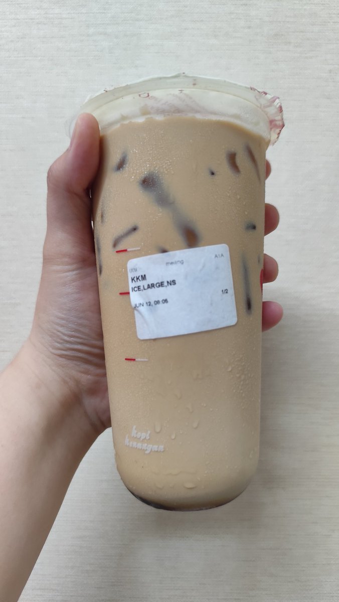 meiling_chg's tweet photo. Judulnya "NS (No Sugar)" Tapi pake gula. Baru nyadar pas udah dikantor.. 🙁

Kayaknya baristanya udah muak deh sama aku "kopi pait mulu, nih dah kak gue kasih gula dikit, biar hidup lo ga terlalu pait-pait amat" WWKWKWK 😭🙏 https://t.co/peBLKd1unx