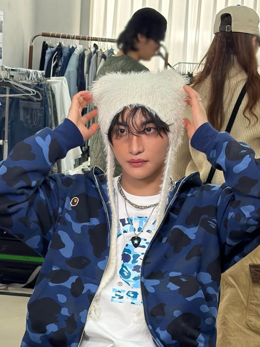 blue_joons's tweet photo. He is such a hot nerd https://t.co/E0IjpHcE4J