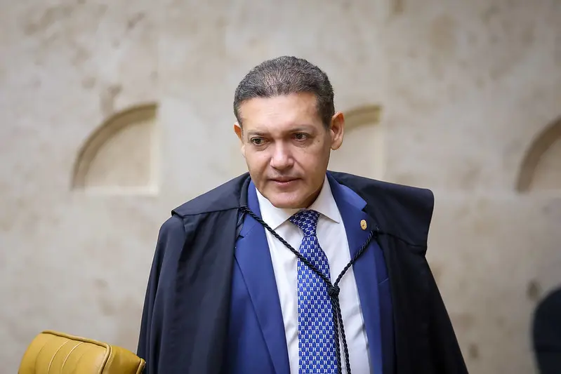 meioindep's tweet photo. 🚨AGORA: Nunes Marques rejeita ação que buscava impedir exibição de "Dark Horse", filme de Bolsonaro

Presidente do TSE alegou que autores da ação, aliados de Lula, não tinham legitimidade para entrar com o processo. https://t.co/Zu65ALS8S8