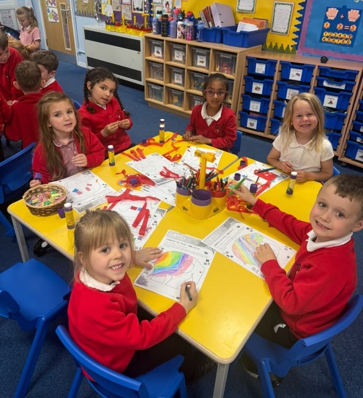 Leechapelsch's tweet photo. Down in Reception, we have been reading Elmer 🐘
The children have completed lots of activities to strengthen key development skills and deepen literacy and maths knowledge.
#Elmer #WeLoveLearning #StoryTime https://t.co/7ntRcZqJID