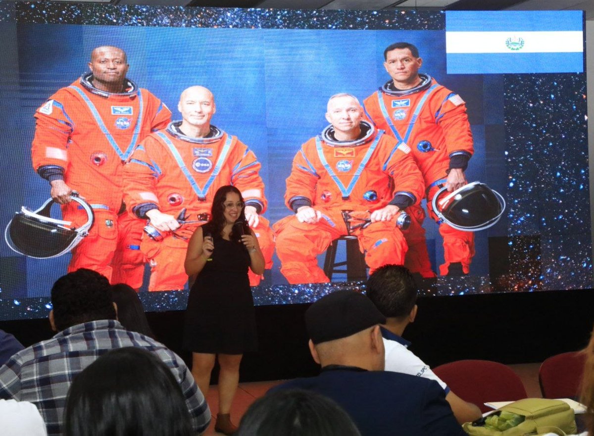 elsalvador's tweet photo. #DeInnovación Esta mañana, el CONACYT realizó el foro demoninado: Divulgación Cientifica 2026: «Ciencia que Comunica». 

Fotos de Guilermo Martínez / #DiarioElSalvador https://t.co/SbNcfplEaC