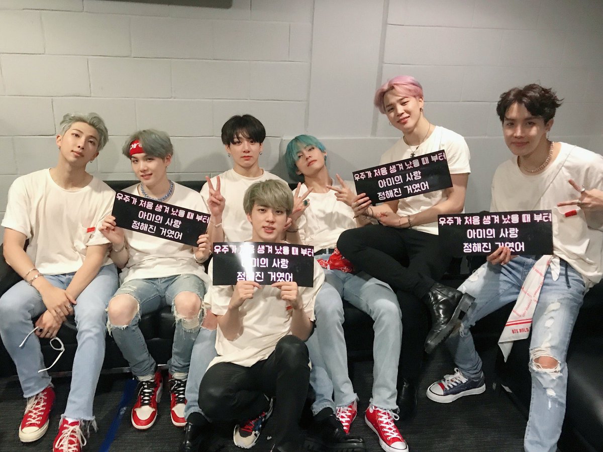 gangtti's tweet photo. 방탄소년단💜나
따랑해

#BTS13thAnniversary https://t.co/cwNfgnC9qv