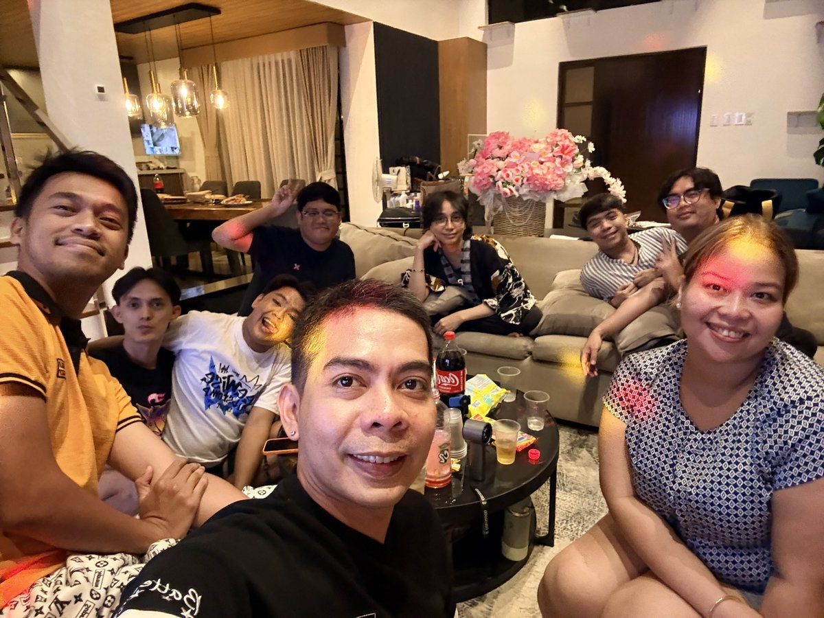 aaroncarl23's tweet photo. HAPPIEST BIRTHDAY MI @MsTracy8580 🤩 pati mga ba is ding nagenjoy e HAHAHAHAHAHHA 🤭🤭🤭

BEFORE AND AFTER https://t.co/CcfRLEEFOF