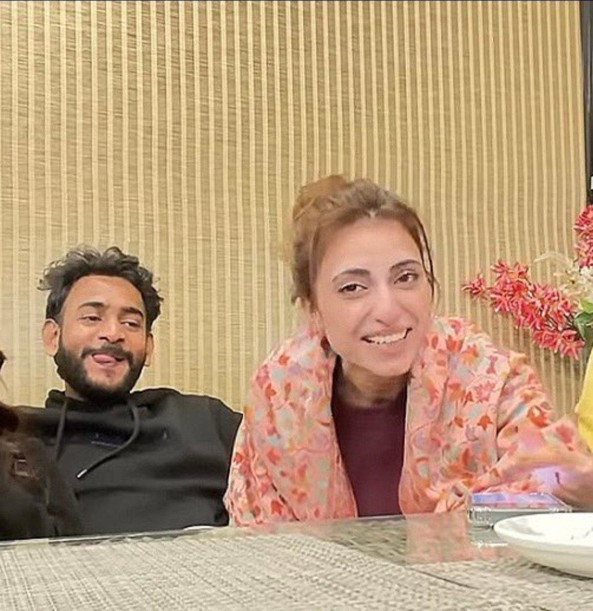 imroj96's tweet photo. Bombay wala dost and saccha pyaar ek hi tha aur rhega #Fadil #AdiHana
Sb chle jayenge Adil nhi jayega
#FarrhanaBhatt #Bahana https://t.co/WtByekqc8h