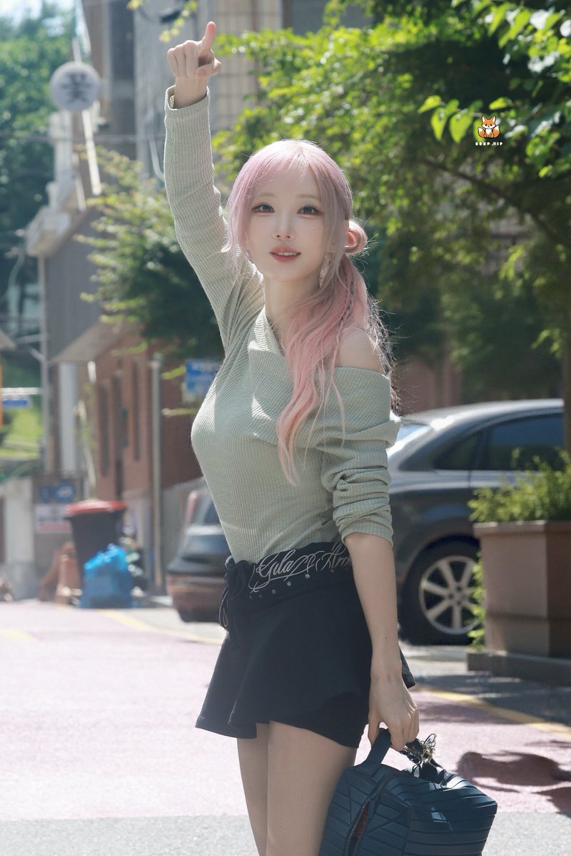 Soupzip131's tweet photo. 260606 햇살아래 여신같이☀️

@magenta_6262 
#QWER #마젠타 #Magenta #이아희 https://t.co/zj9DTMBaOe